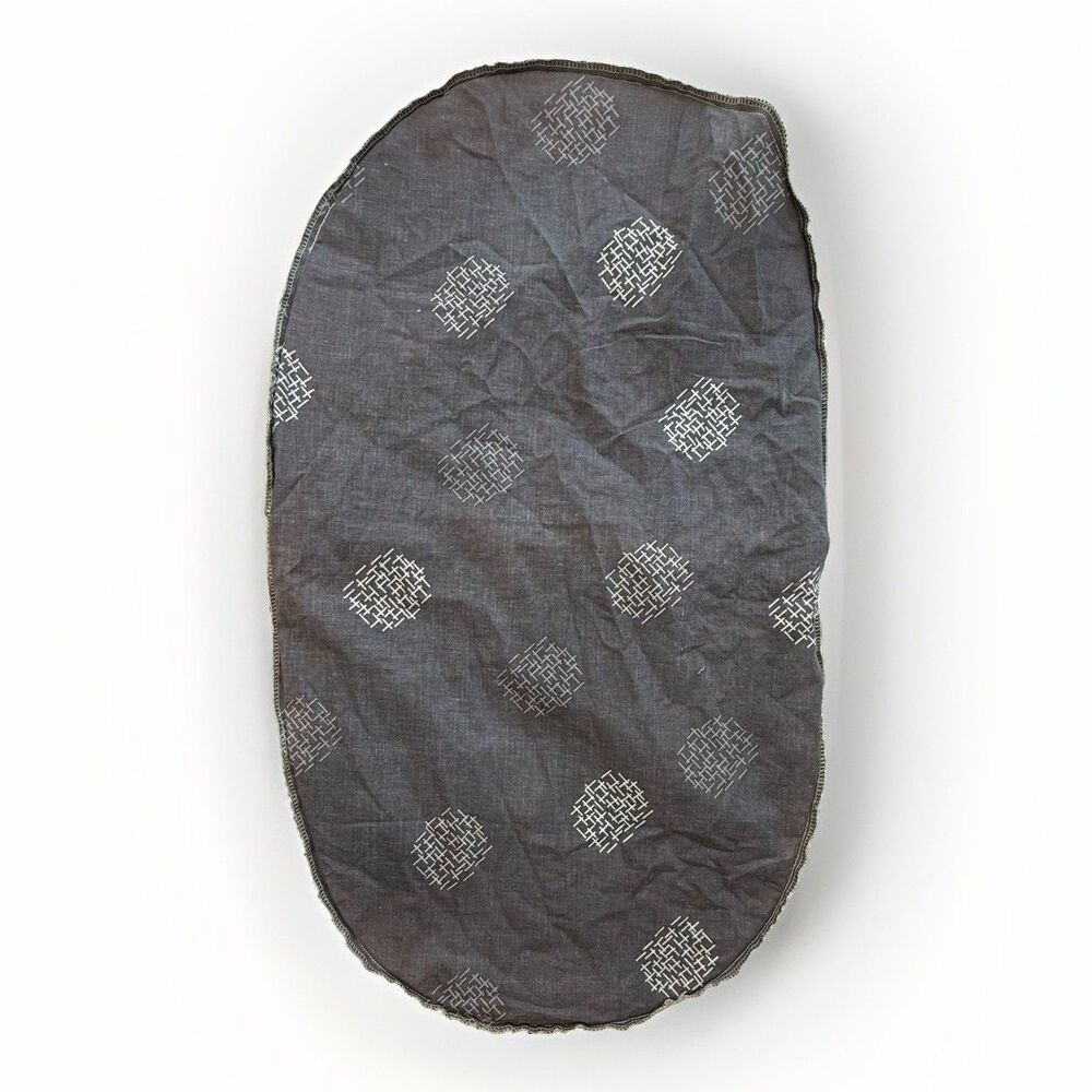 4moms Waterproof Bassinet Sheet Gray White Geometric Pattern